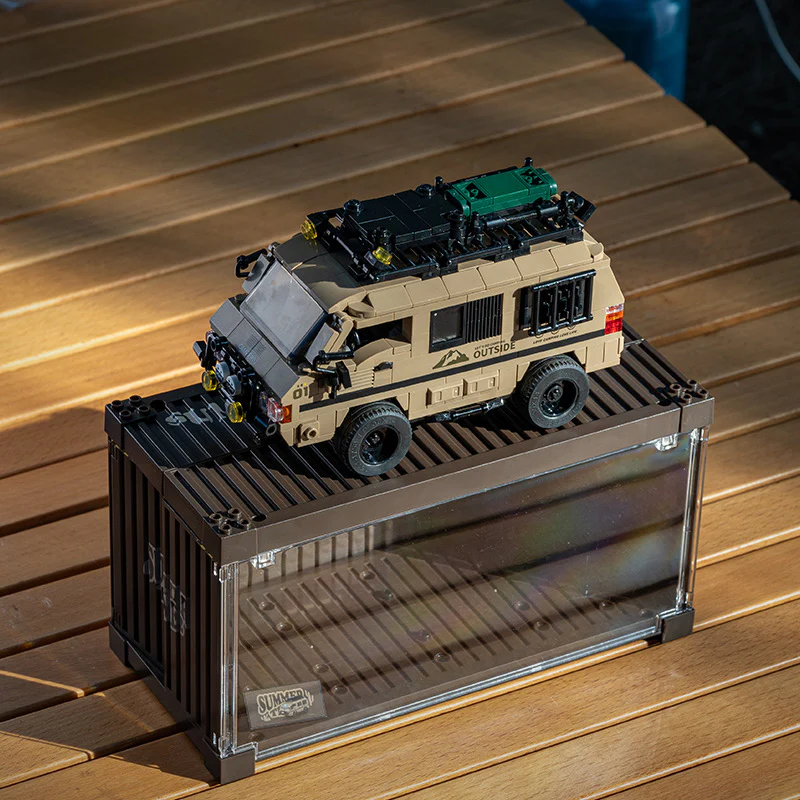 Retro 4x4 Camper Van - Image 10