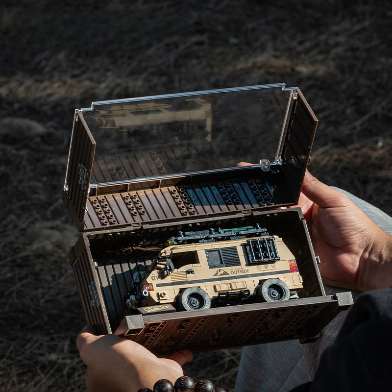 Retro 4x4 Camper Van - Image 11