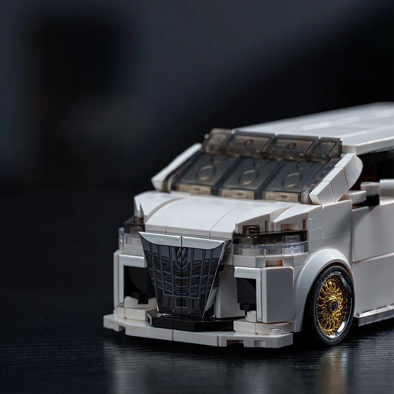 Toyota Alphard - Image 8