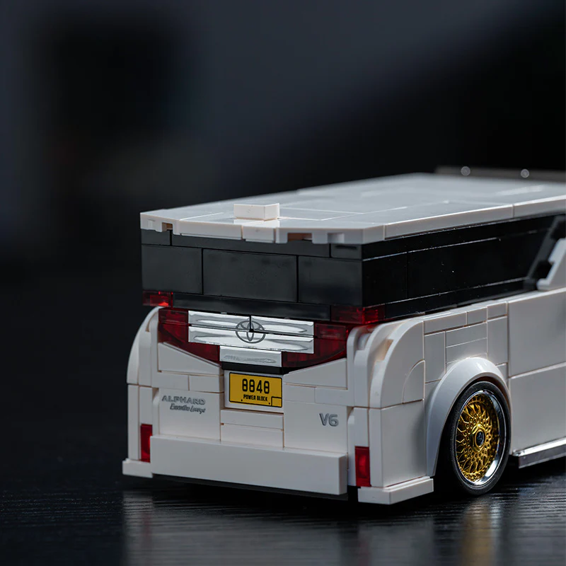 Toyota Alphard - Image 9